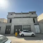للبيع فلة درج صالة بحي العزيزية