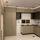يوجد دولاب مطابخ