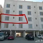 للإيجار شقة ثلاث غرف نوم ومجلس وصاله
