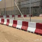 للبيع  حواجز خرسانية وشبك أمني 2500م بمواصفات ممتازة