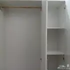 خزانتين ثلاث أبواب