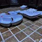 صحون زجاجية وصحن بلاستيك بغطاء