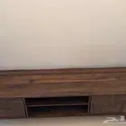 شاشة ومكتب وطاولة