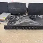 نظام مكبرات صوت مع مضخم