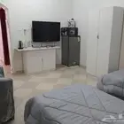 للايجار شقة غرفة و حمام مؤتثة