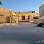 للبيع بيت في قريه العلياء