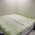 غرفة نوم للبيع وسريرين مع دولاب