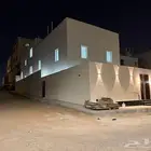 للبيع فله دورين وملحق في حمراء الاسد درج داخلي وخارجي