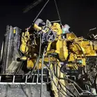 محرك كاتربلير حفاره 325 مع بمب