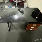 طاولة مكتبية قزاز