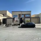 للبيع فيلا و 3 شقق في الفرسان