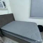 سرير مع مرتبه جديد ونظيف استخدام اسبوع فقط