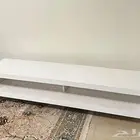 طاولة تلفزيون لون ابيض