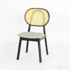 كراسي خشب انيقة مع ظهر ملبس بالروتان