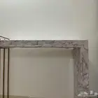 طاوله عاديه و خدمه وطابعه