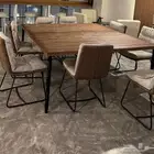 طاولة للبيع