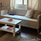 كنب وطاولة