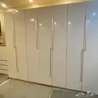 دولاب ملابس مع تسريحه مع دولاب تخزين ادراج