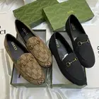 شنط وشوزات للجامعه