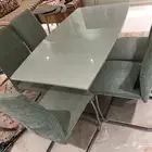 طاولة طعام