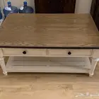 طاولة للبيع