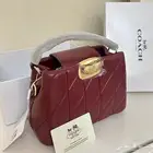 شنطة من ماركة COACH
