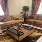 كنب مودرن من ديموس 3 قطع مع طاولة و 2 ستارة