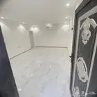 عدد 3 غرف كل غرفة بحمام مساحه الغرفه 4 في 6