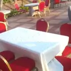 تاجير كراسي شفاف وطاولات قزاز وكراسي احمر ملبس