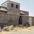 للبيع بيت عظم يتكون من شقتين حي الروضة