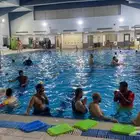 تعليم السباحة للرجال انتا بس مش هتتعلم السباحة انتا هتودع ا