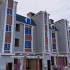 للبيع شقق ارضيه وعلويه تشطيب فاخر بحى المعارض خميس مشيط520