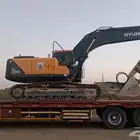 سائق بوكلين خبره ومهارة نسعا لخدمتكم