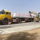 تريلا سطحه في بريدة لنقل صبيات السفتي
