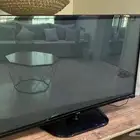 تلفزيون LG كبير بحالة سليمة