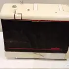 ماكينة خياطة