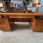 طاولة مكتب من خشب السنيدان الاصلي شغل يدوي بكامل(على السوم)