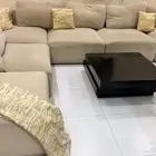 كنب وطاولة قهوة وطاولة تلفزيون