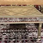 طاوله من الزجاج المرآه جديده