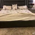 سرير وكومدينه نظيف جدا