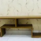 طاوله. وعلاقه. عبايات