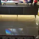 طاولات تقديم و طاولة تلفزيون و تلفزيون 50 بوصه سمارت