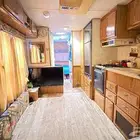 كرفان امريكي سحب ( قلص) للبيع نظيف 8 م
