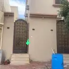 للبيع شقة ارضيه بحي الورود   راعيها بيااع وعجل كاش فقط