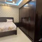 بدون داشق دولاب وسرير ومرايه جانبيه وتسريحه