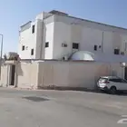 للبيع فيلا ببريدة حي البساتين على 4 شوارع