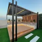 متخصصون في مجال العشب الصناعي