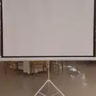 للبيع شاشة برجكتور مع الحامل