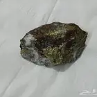 حجر مطعم بالذهب