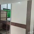غرفة نوم تركي كاملة  التسريحة والسرير فيها اضاءة مدمجة LED